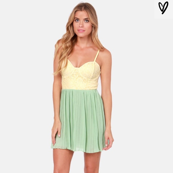 Lulus Dresses & Skirts - Lulus Lace dress